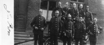 Gruppenfoto Löschtruppe Zons vor Spritzenwagen 1911