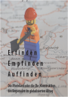 Eine Spielzeugfigur in Form eines Bauarbeiters mit Schaufel auf einer Landkarte