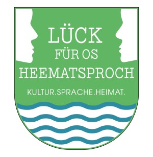 Das grün-weiße Logo des Vereins „Lück für os Heematsproch“, auf dem zwei Köpfe und der Vereinsname zu sehen sind sowie die Unterschrift „Kultur. Sprache. Heimat“.