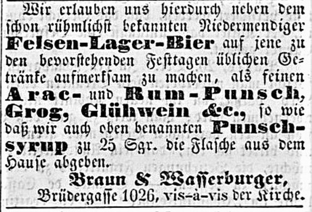 Das Foto zeigt eine Zeitungsannonce von 1852 zu verschiedenen in der Weihnachtszeit konsumierten Getränken wie dem Glühwein.