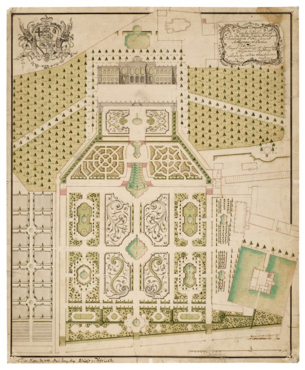 Schematische Zeichnung des Schlosses Kärlich mit Garten in Vogelperspektive. Das altersbedingt vergilbte Blatt zeigt im unteren Bereich den symmetrisch in vier Teile aufgeteilten Garten, der stufenförmig zum Schloss hin verjüngt ist. Neben der Gartenanlage sind weitere Parkstücke eingezeichnet, rechts und links des Schlosses Waldstücke angedeutet. In der rechten oberen Ecke befindet sich eine Legende. Der Text ist Französisch und kaum lesbar. In der linken oberen Ecke befindet sich das Wappen des Kurfürsten.