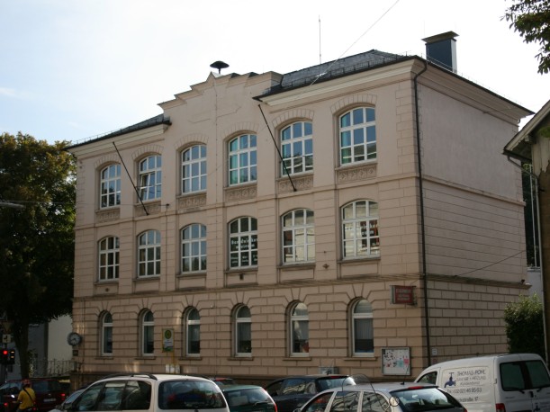 Außenansicht der Preußischen Bandwirkerschule in Wuppertal.