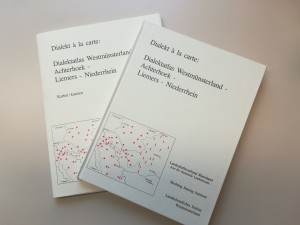 Cover der beiden Bände des Dialektatlasses, abgebildet ist jeweils eine Sprachkarte